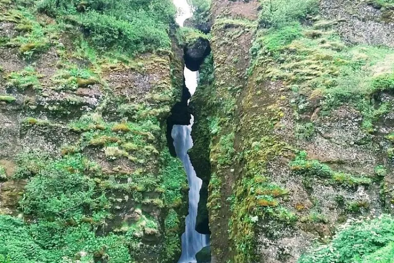 Glj&uacute;frab&uacute;i waterfall, detail